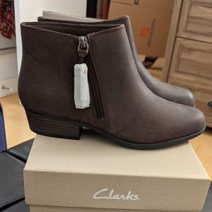 NIB Clark’s Addiy Terri Bootie Size 9.5M Taupe